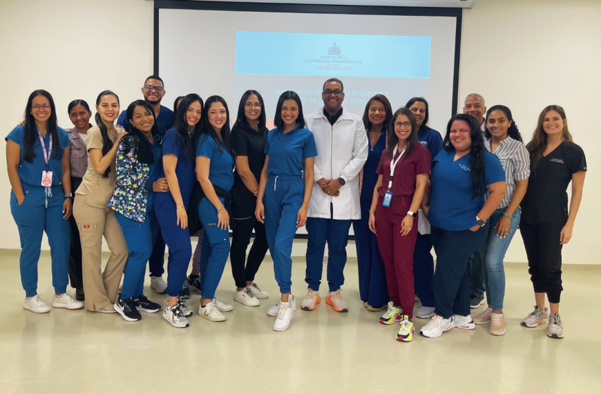 Odontólogos de la Ciudad Sanitaria Dr. Luis Aybar Reciben Capacitación Sobre el Uso de Fluoruros en el Control y Prevención de Lesiones por Caries Dentales