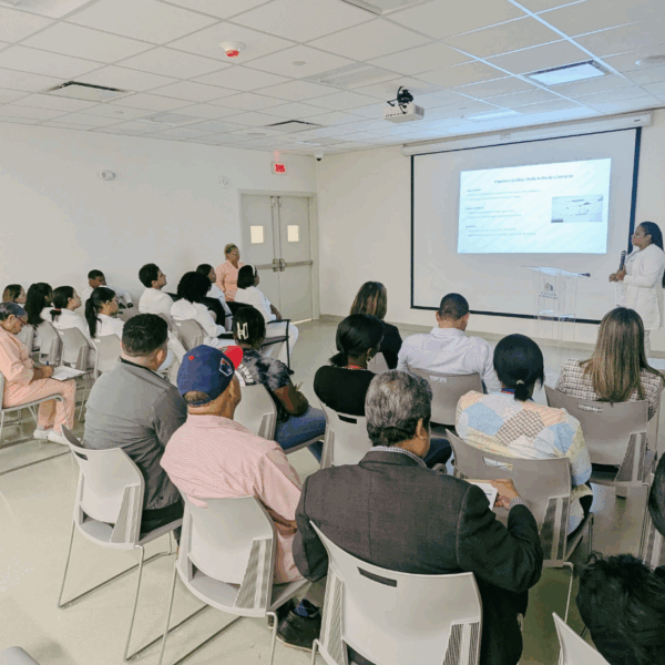Charla Sobre Gestión de Residuos Peligrosos Fortalece Buenas Prácticas en el Centro de Salud Dr. Nelson Astacio