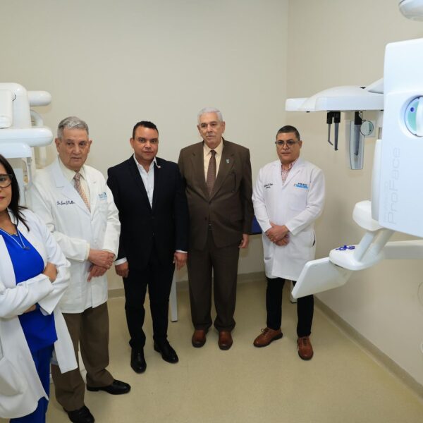 SNS fortalece atenci&oacute;n de salud bucal con entrega de tom&oacute;grafos dentales y panor&aacute;micos en ocho hospitales, con una inversi&oacute;n total que supera los 63 millones de pesos