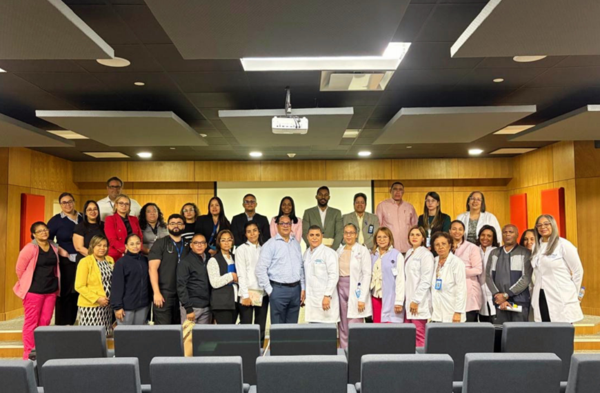 Personal del Hospital Materno Infantil Dr. Julio Manuel Rodr&iacute;guez Grull&oacute;n recibe capacitaci&oacute;n del SNS sobre modelo de gesti&oacute;n hospitalaria.