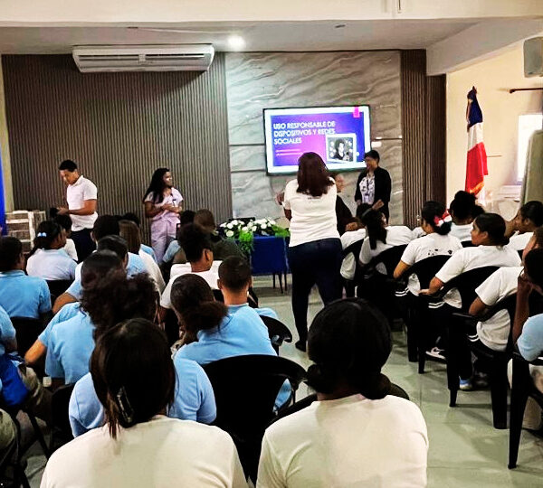 Centro Especializado de Atenci&oacute;n Ambulatoria en Salud Dr. Nelson Astacio impulsa charlas educativas sobre uso responsable de tecnolog&iacute;as en adolescentes durante el mes de abril