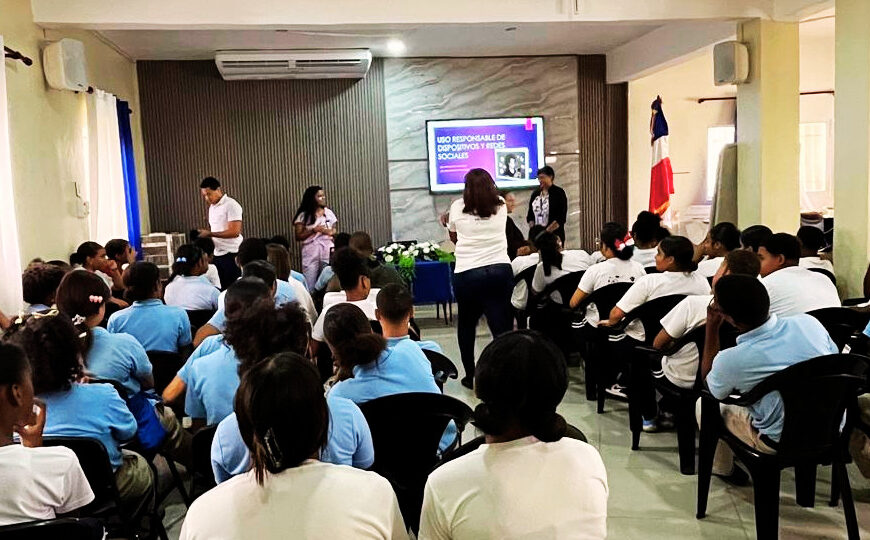 Centro Especializado de Atenci&oacute;n Ambulatoria en Salud Dr. Nelson Astacio impulsa charlas educativas sobre uso responsable de tecnolog&iacute;as en adolescentes durante el mes de abril